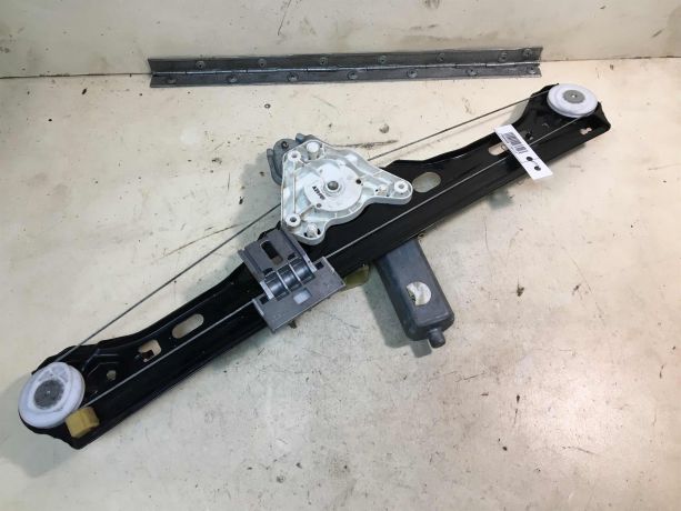 steklopodieemnik-zadnii-levyi-mercedes-w203-do-rest-art-33596-big-0