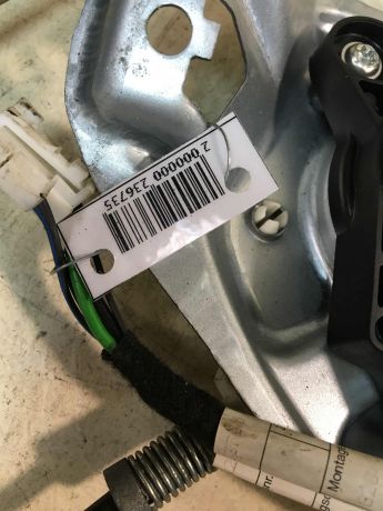 steklopodieemnik-perednii-mercedes-w203-do-rest-levyi-art-33778-big-1