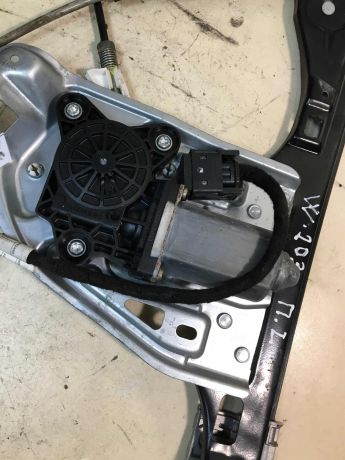 steklopodieemnik-perednii-mercedes-w203-do-rest-levyi-art-33778-big-4