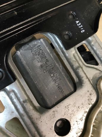 steklopodieemnik-perednii-mercedes-w203-do-rest-levyi-art-33778-big-3