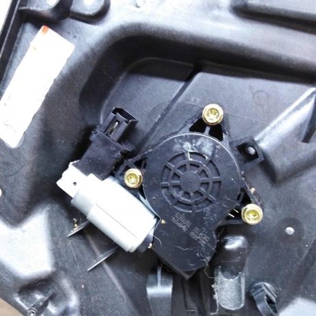 steklopodieemnik-perednii-pravyi-mazda-6-gg-art-34647-big-1