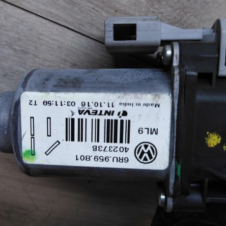 steklopodieemnik-perednii-volkswagen-polo-sedan-levyi-art-34974-big-3