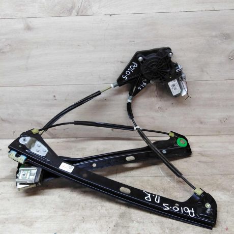 steklopodieemnik-perednii-pravyi-volkswagen-polo-sedan-art-34976-big-0