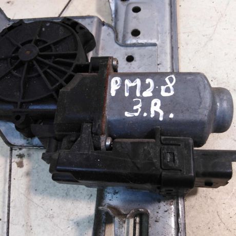 steklopodieemnik-zadnii-pravyi-renault-megane-2-sedan-art-34994-big-1