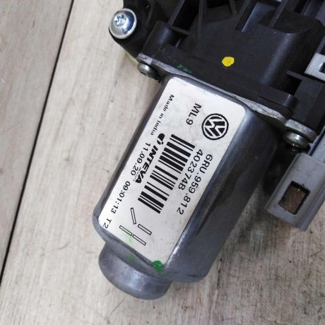 steklopodieemnik-zadnii-levyi-volkswagen-polo-sedan-art-35052-big-1