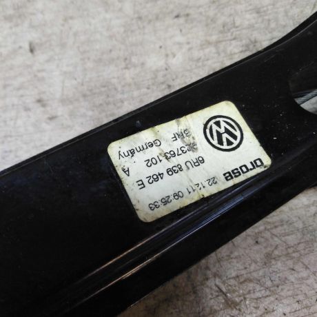 steklopodieemnik-zadnii-pravyi-volkswagen-polo-sedan-art-35098-big-2