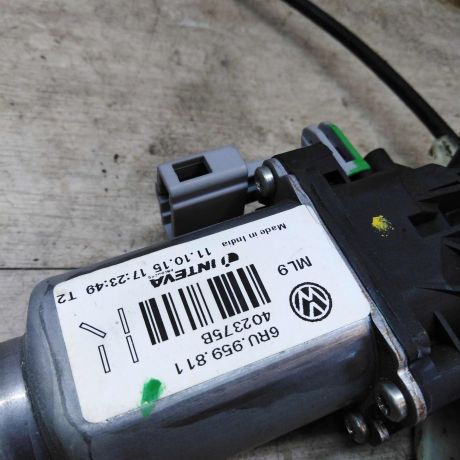 steklopodieemnik-zadnii-pravyi-volkswagen-polo-sedan-art-35098-big-3