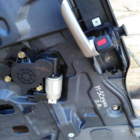 steklopodieemnik-perednii-pravyi-mazda-3-bk-sedan-mkpp-16i-art-35202-big-1