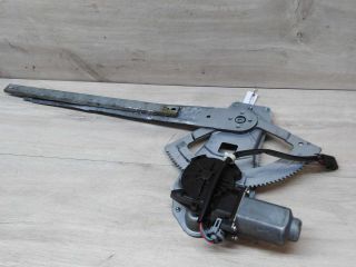 steklopodieemnik-perednii-levyi-ford-transit-do-rest-art-35370