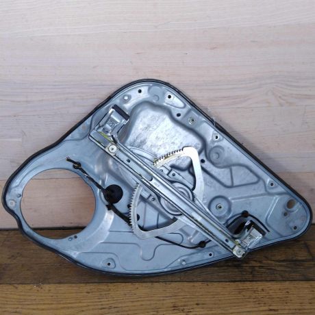 steklopodieemnik-zadnii-levyi-mexaniceskoi-ford-focus-2-do-rest-universal-art-35371-big-1