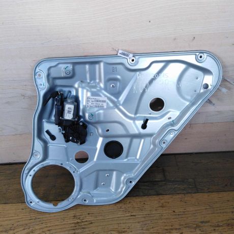 steklopodieemnik-zadnii-pravyi-kia-ceed-universal-art-35383-big-0