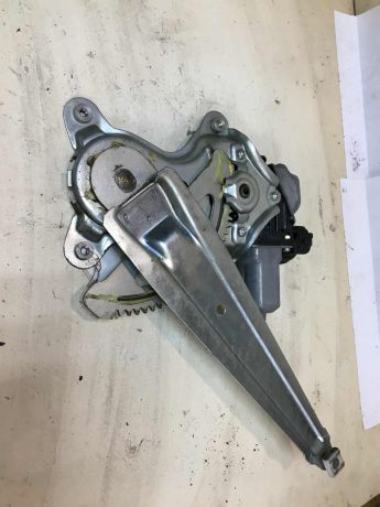 steklopodieemnik-zadnii-pravyi-toyota-camry-v50-art-36563-big-4