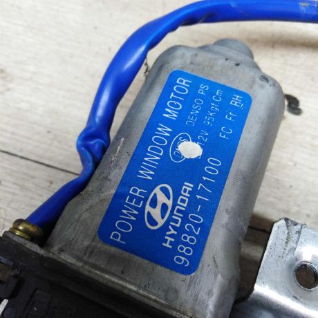 steklopodieemnik-perednii-pravyi-hyundai-matrix-art-36675-big-1