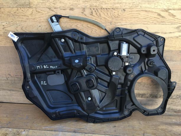 steklopodieemnik-perednii-levyi-mazda-3-bl-rest-sedan-art-37052-big-0