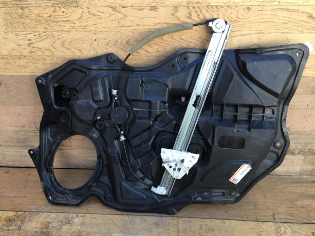 steklopodieemnik-perednii-levyi-mazda-3-bl-rest-sedan-art-37052-big-1