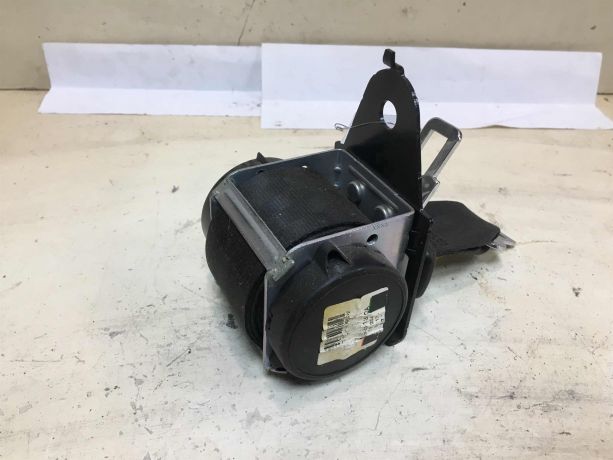 remen-bezopasnosti-zadnii-srednii-toyota-avensis-iii-09g-art-37141-big-0