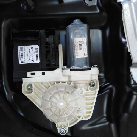 steklopodieemnik-perednii-levyi-volkswagen-passat-b6-art-37268-big-3