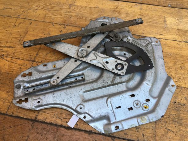 steklopodieemnik-zadnii-levyi-hyundai-elantra-3-xd-2-rest-art-37340-big-3