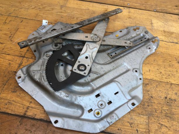 steklopodieemnik-zadnii-pravyi-hyundai-elantra-3-xd-2-rest-art-37341-big-2