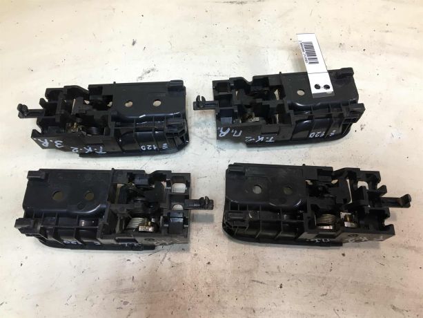 rucka-vnutrenniaia-otkryvaniia-dveri-toyota-corolla-ix-e120-e130-restailing-xetcbek-art-37477-big-2