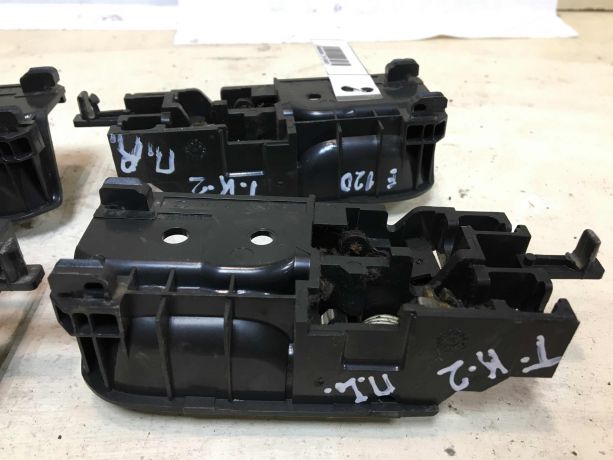 rucka-vnutrenniaia-otkryvaniia-dveri-toyota-corolla-ix-e120-e130-restailing-xetcbek-art-37477-big-4