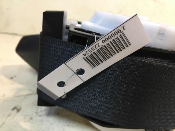 remen-bezopasnosti-zadnii-srednii-mazda-3-bl-rest-sedan-art-37560-big-1