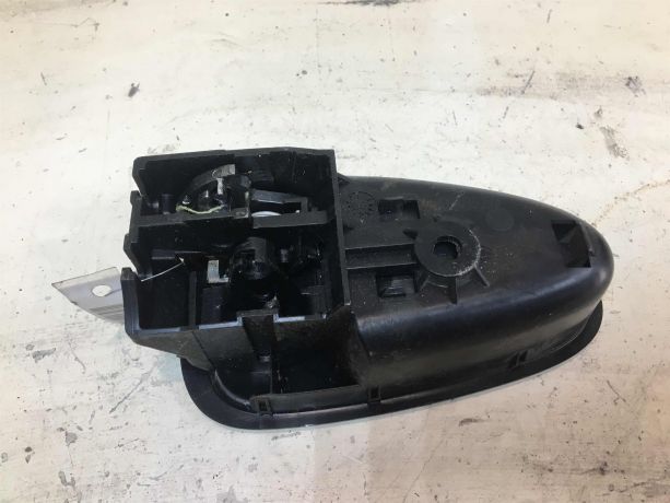 rucka-vnutrenniaia-otkryvaniia-dveri-toyota-avensis-iii-art-37572-big-2