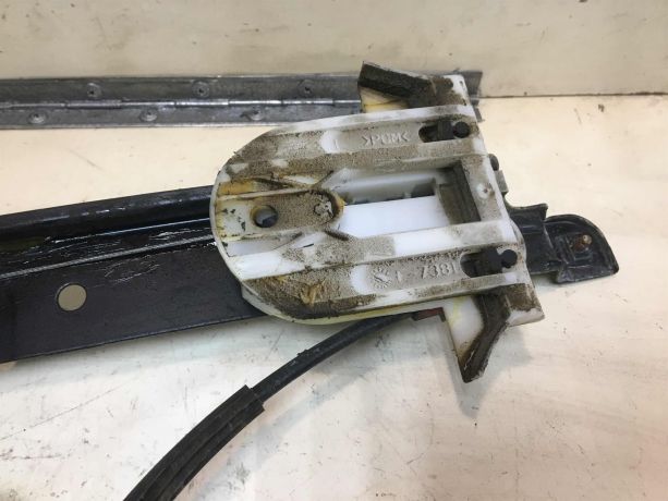 steklopodieemnik-zadnii-levyi-mexaniceskii-ford-mondeo-4-rest-art-39333-big-2