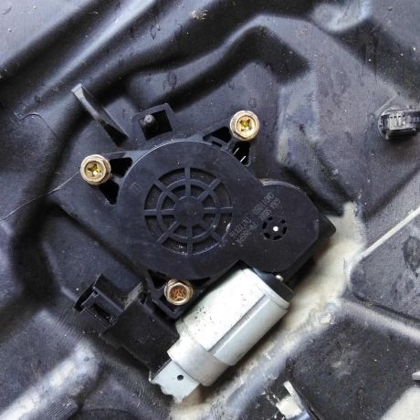 steklopodieemnik-zadnii-levyi-mazda-6-art-39747-big-3