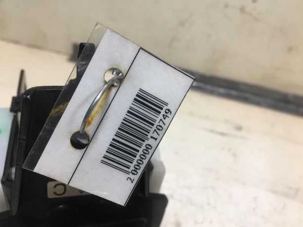 remen-bezopasnosti-zadnii-srednii-mazda-6-gg-art-39805-big-1