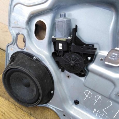 steklopodieemnik-perednii-pravyi-ford-focus-2-rest-art-40031-big-2