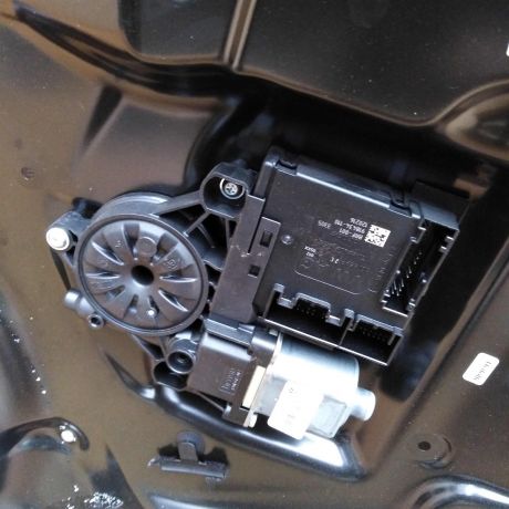 steklopodieemnik-perednii-pravyi-volkswagen-passat-b7-art-40985-big-2