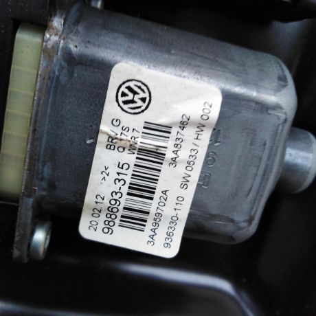 steklopodieemnik-perednii-pravyi-volkswagen-passat-b7-art-40985-big-1