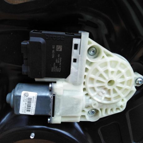 steklopodieemnik-zadnii-pravyi-volkswagen-passat-b7-art-40986-big-2