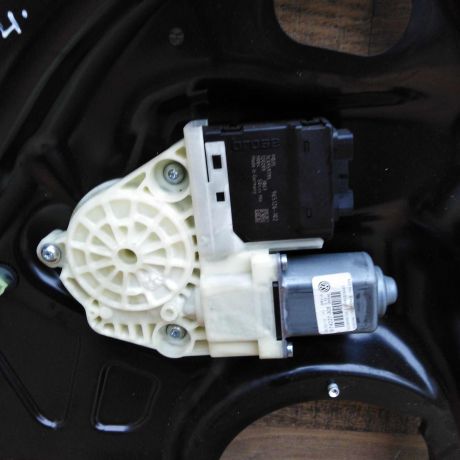 steklopodieemnik-zadnii-levyi-volkswagen-passat-b7-art-40987-big-2