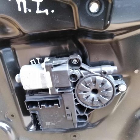 steklopodieemnik-perednii-levyi-volkswagen-passat-b7-art-40988-big-4