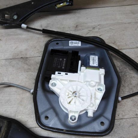 steklopodieemnik-perednii-levyi-volkswagen-golf-plus-05gv-art-41240-big-3