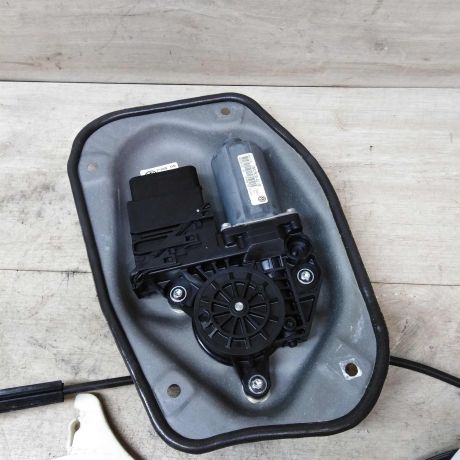 steklopodieemnik-zadnii-levyi-volkswagen-golf-plus-05gv-art-41249-big-1