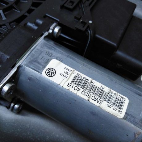 steklopodieemnik-zadnii-levyi-volkswagen-golf-plus-05gv-art-41249-big-4