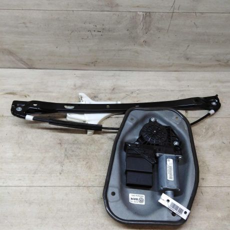 steklopodieemnik-zadnii-pravyi-volkswagen-golf-plus-05gv-art-41273-big-0