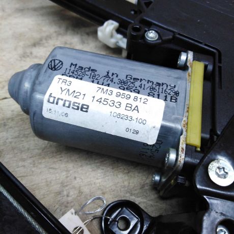 steklopodieemnik-zadnii-pravyi-volkswagen-sharan-seat-alhambra-rest-art-41334-big-1