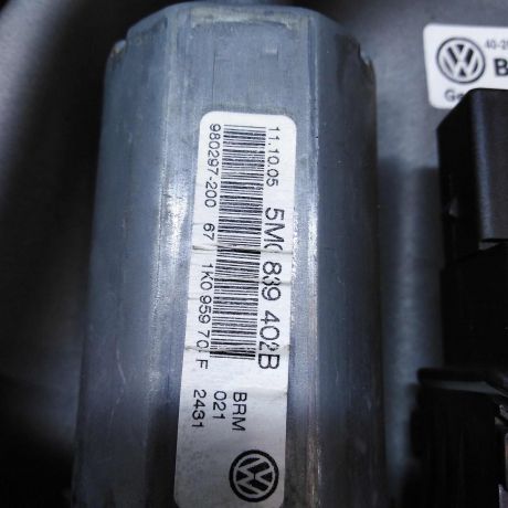 steklopodieemnik-zadnii-pravyi-volkswagen-golf-plus-05gv-art-41339-big-3