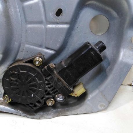 steklopodieemnik-perednii-levyi-hyundai-elantra-iii-xd-2-do-rest-art-41431-big-1