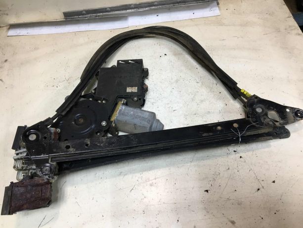 steklopodieemnik-zadnii-levyi-volkswagen-sharan-do-rest-art-41461-big-4