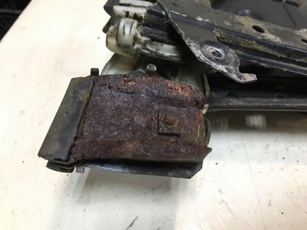 steklopodieemnik-zadnii-levyi-volkswagen-sharan-do-rest-art-41461-big-5