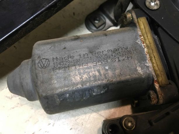 steklopodieemnik-zadnii-levyi-volkswagen-sharan-do-rest-art-41461-big-6