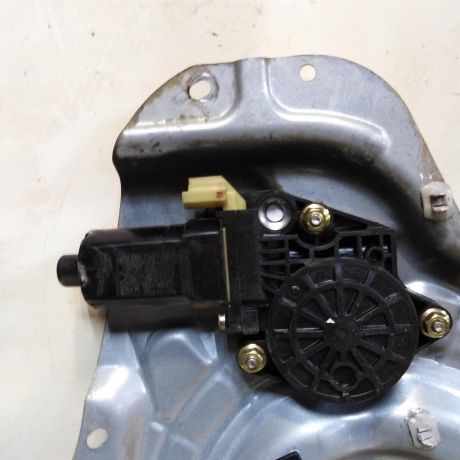 steklopodieemnik-zadnii-pravyi-hyundai-elantra-iii-xd-2-do-rest-art-41659-big-1