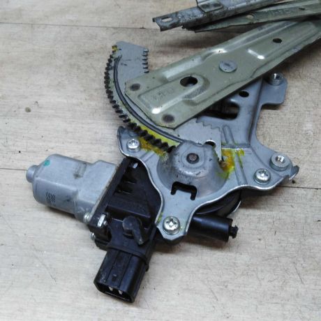 steklopodieemnik-perednii-levyi-mitsubishi-lancer-10-art-42074-big-1