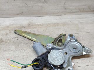 steklopodieemnik-zadnii-levyi-toyota-rav4-ii-xa20-art-42169