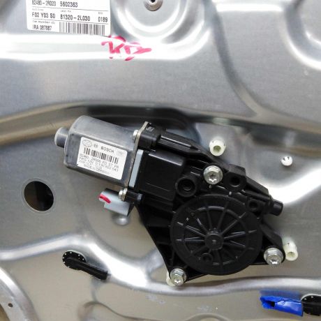 steklopodieemnik-perednii-pravyi-hyundai-i30-i-art-42600-big-2